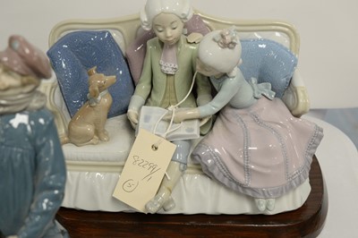 Lot 544 - Collection of five Lladro figurines