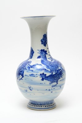 Lot 454 - Chinese blue and white export vase