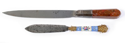 Lot 598 - A porcelain-handled letter opener; and an agate handled knife