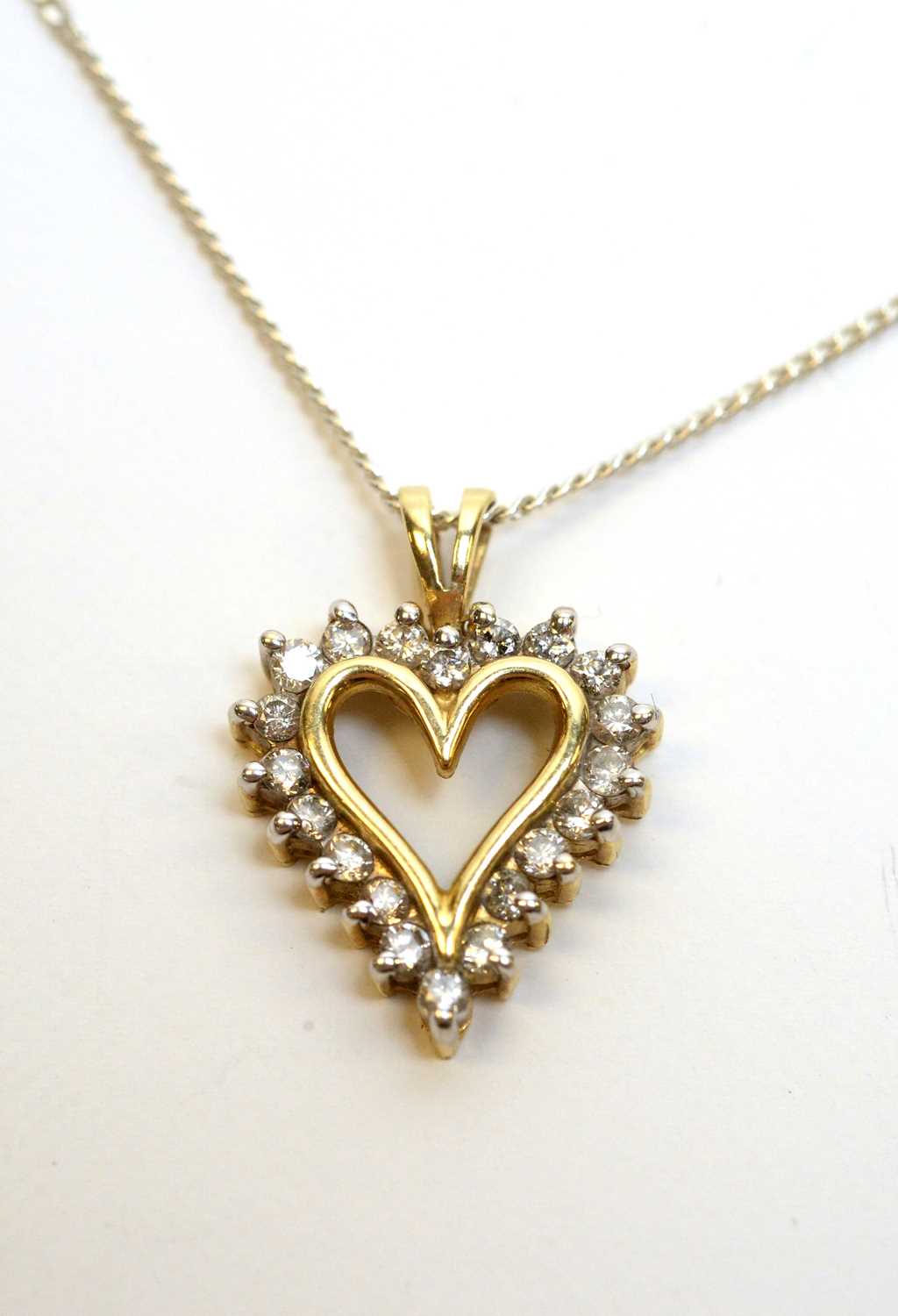 Lot 196 - A diamond heart-shaped pendant