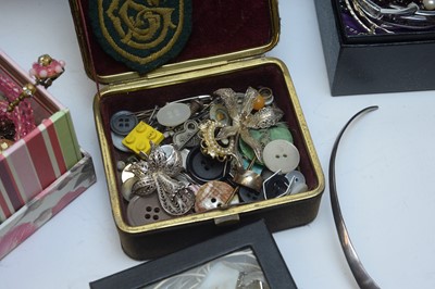 Lot 286 - A large quantity of costume jewellery
