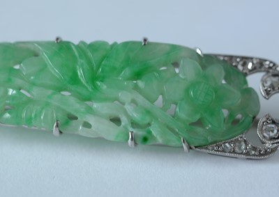 Lot 60 - Art Deco jade and diamond brooch