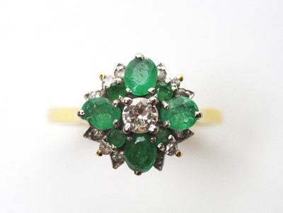 Lot 151A - An emerald and diamond ring