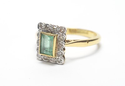 Lot 72 - An emerald and diamond cluster ring