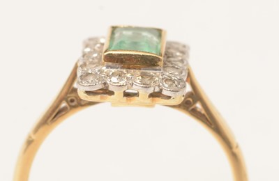 Lot 72 - An emerald and diamond cluster ring