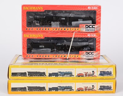 Lot 105 - Bachmann HO-gauge model steam locomotive and tenders