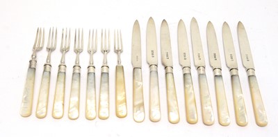 Lot 146 - A set of George V tea knives and forks