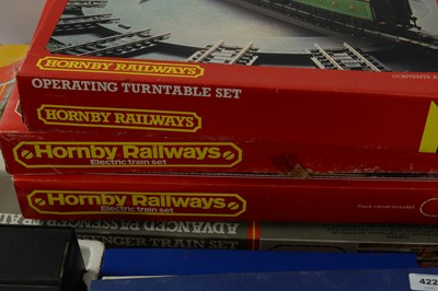 Lot 422 - A selection of Hornby Railway items