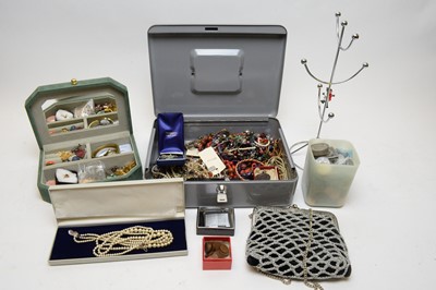 Lot 307 - Collection of costume jewellery