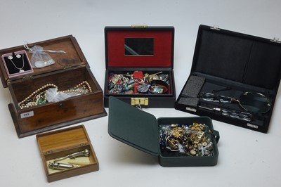 Lot 302 - Costume jewellery and other items.