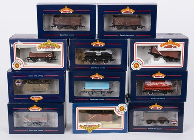 Lot 346 - Twenty Bachmann 00-gauge wagons