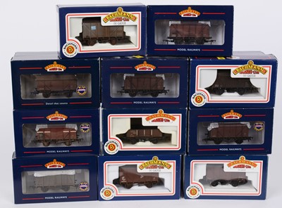 Lot 360 - Twenty Bachmann 00-gauge freight stock items