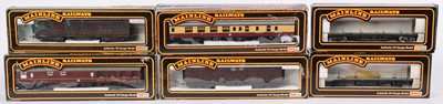 Lot 372 - Mainline railways 00-gauge freight stock,...