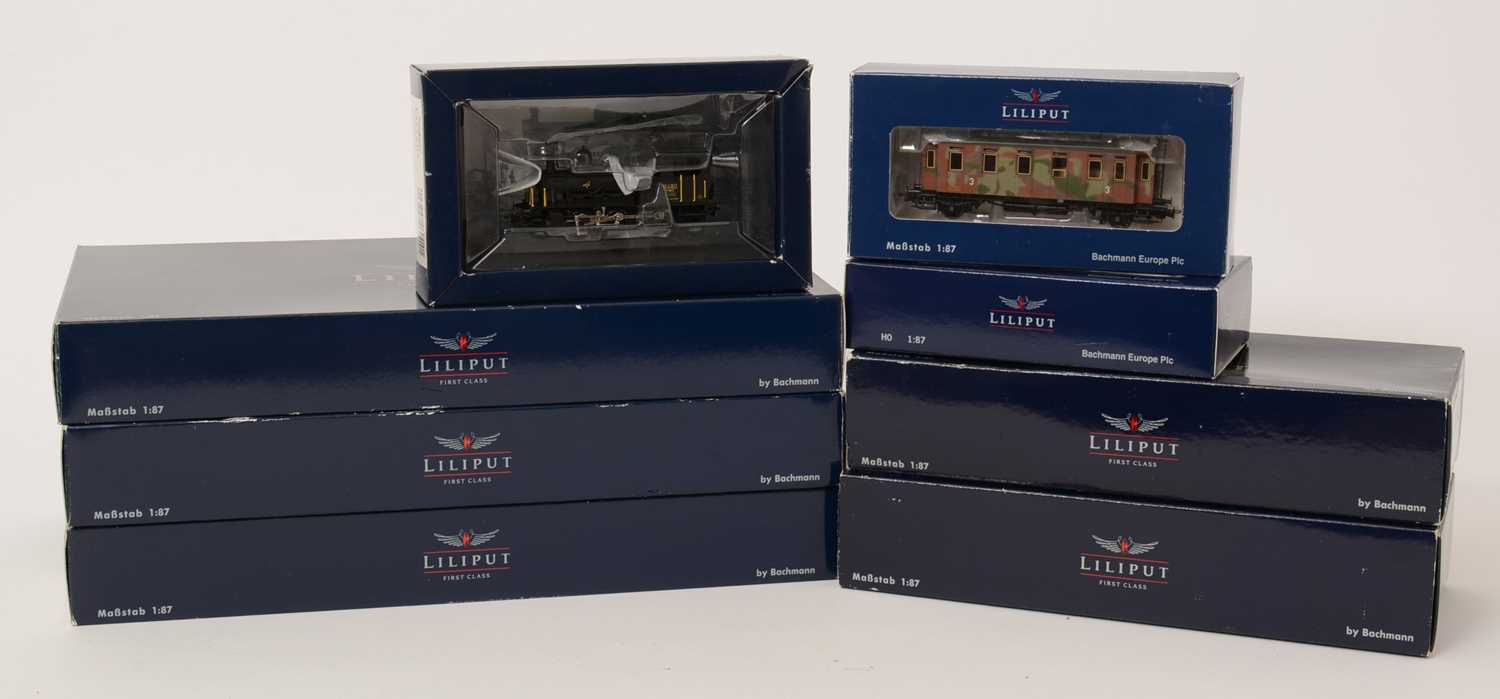 Lot 32 - Liliput First Class and other HO-gauge railway,...