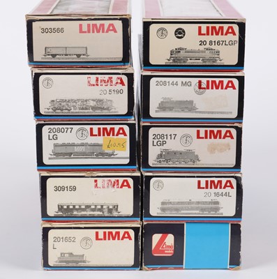 Lot 35 - Ten LIMA HO-gauge locomotives and carriages.