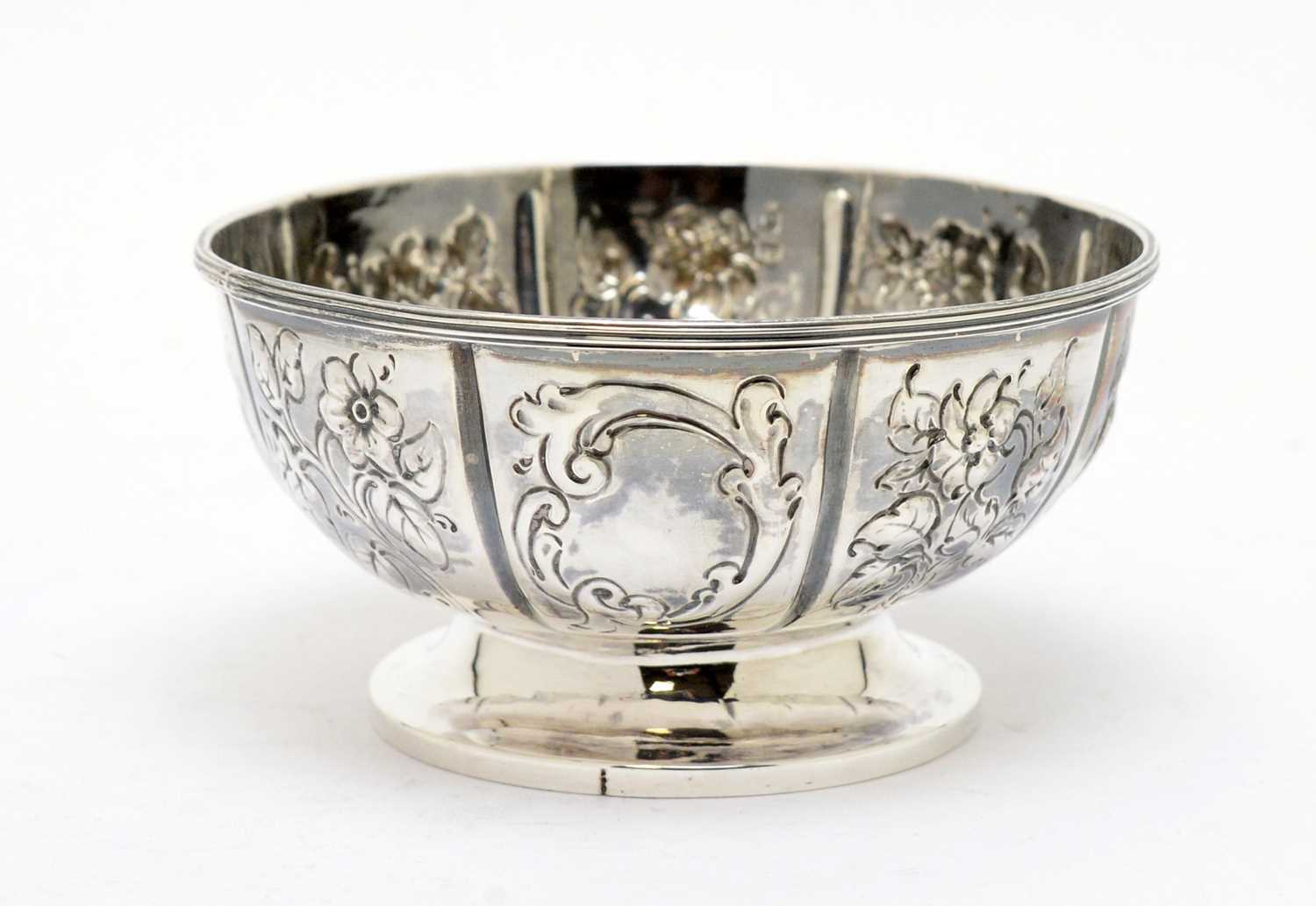 Lot 180 - A William IV silver bowl, by Charles Fox II