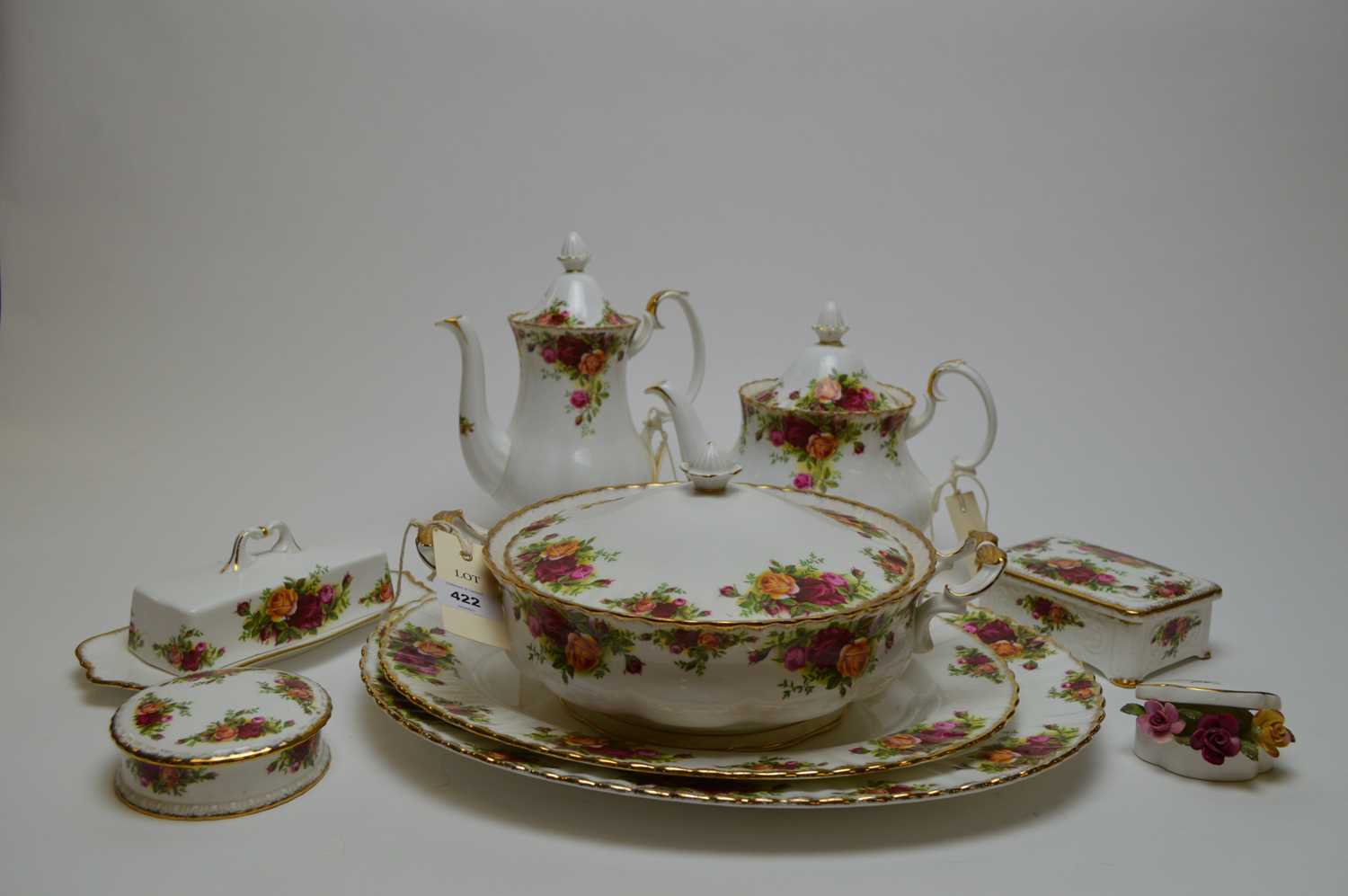 Lot 422 - An extensive Royal Albert 'Old Country Roses' part dinner and tea service