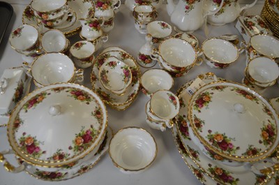 Lot 422 - An extensive Royal Albert 'Old Country Roses' part dinner and tea service