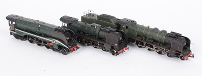 Lot 240 - HO-gauge Continental-Outline steam locomotives and tenders.