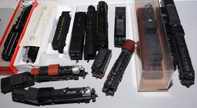 Lot 237 - HO-gauge North American-Outline steam locomotives and tenders.