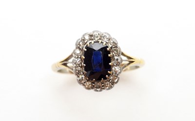 Lot 3 - A sapphire and diamond cluster ring