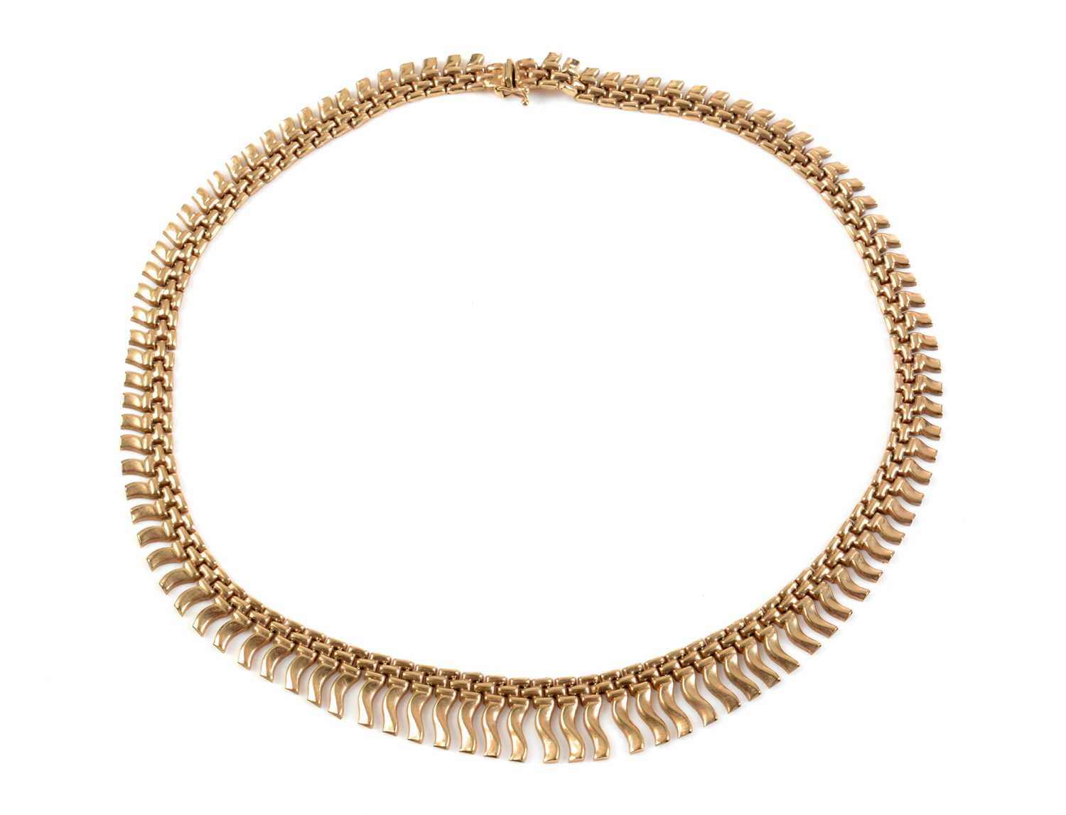 Lot 17 - A 9ct yellow gold fringe necklace