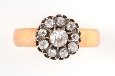 Lot 18 - A diamond cluster ring