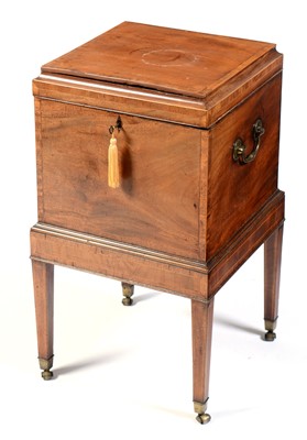 Lot 617 - 19th Century mahogany cellarette