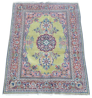 Lot 403 - A Kashan rug