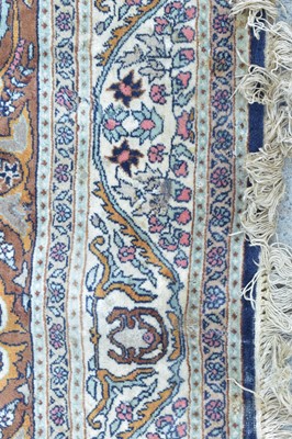 Lot 422 - A Kashan rug