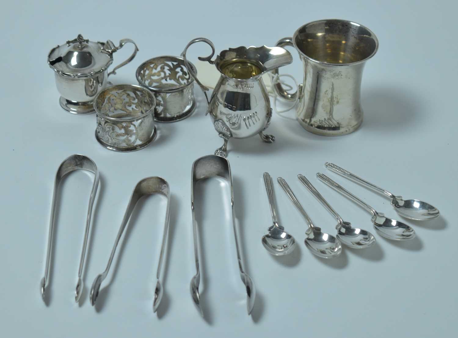 Lot 139 - A selection of antique and vintage silver