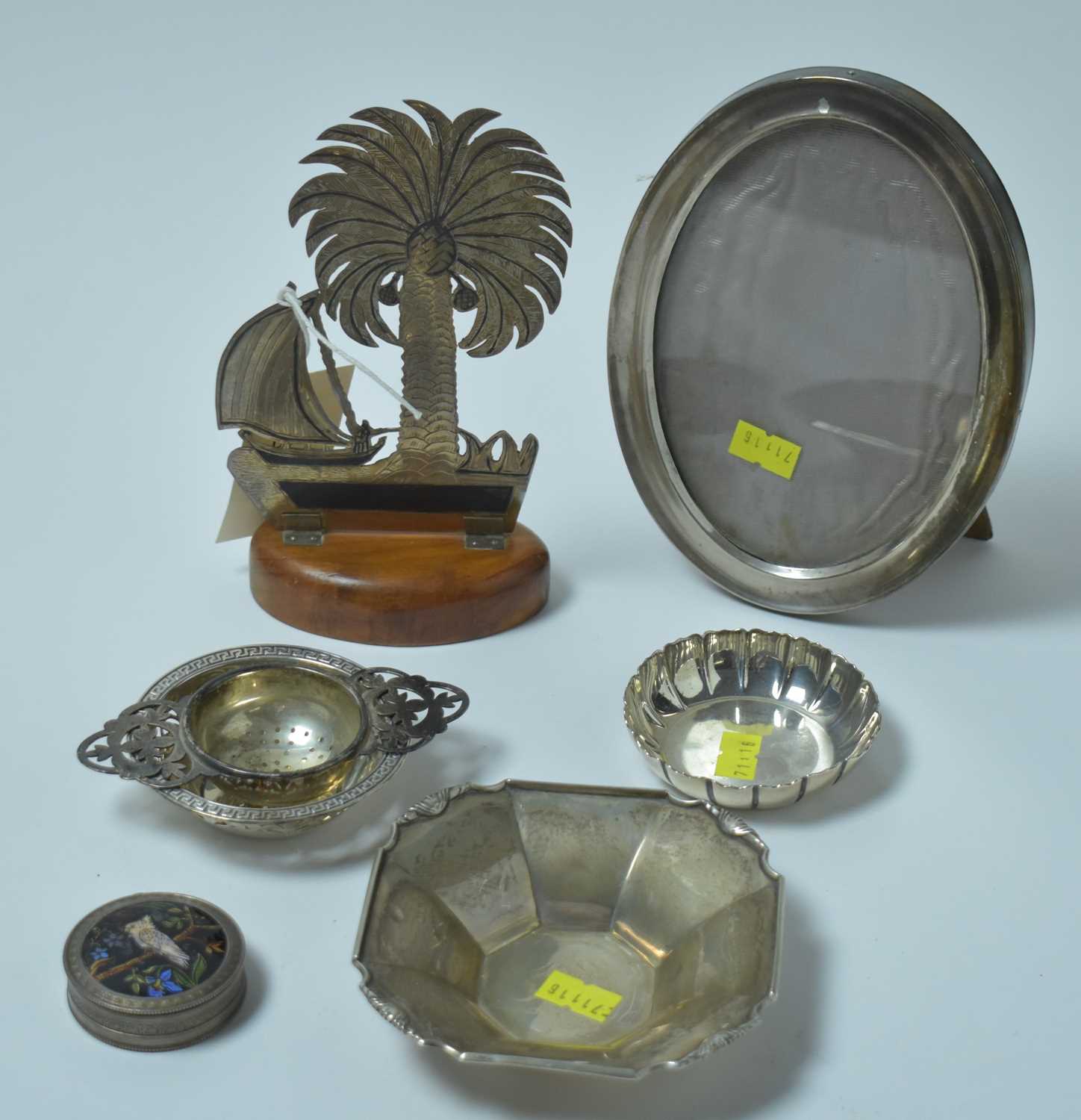 Lot 144 - A group of antique and vintage silver items