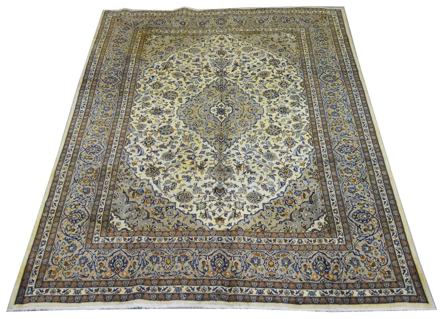 Lot 390 - A Kashan carpet