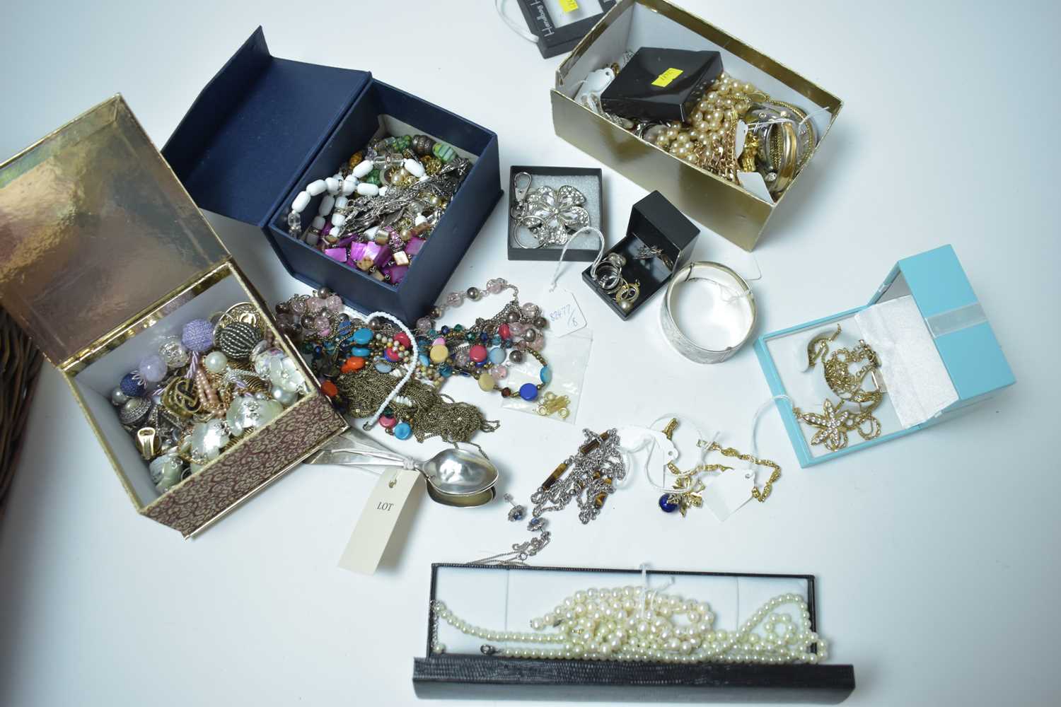 Lot 191 - A collection of gold, silver and costume jewellery.
