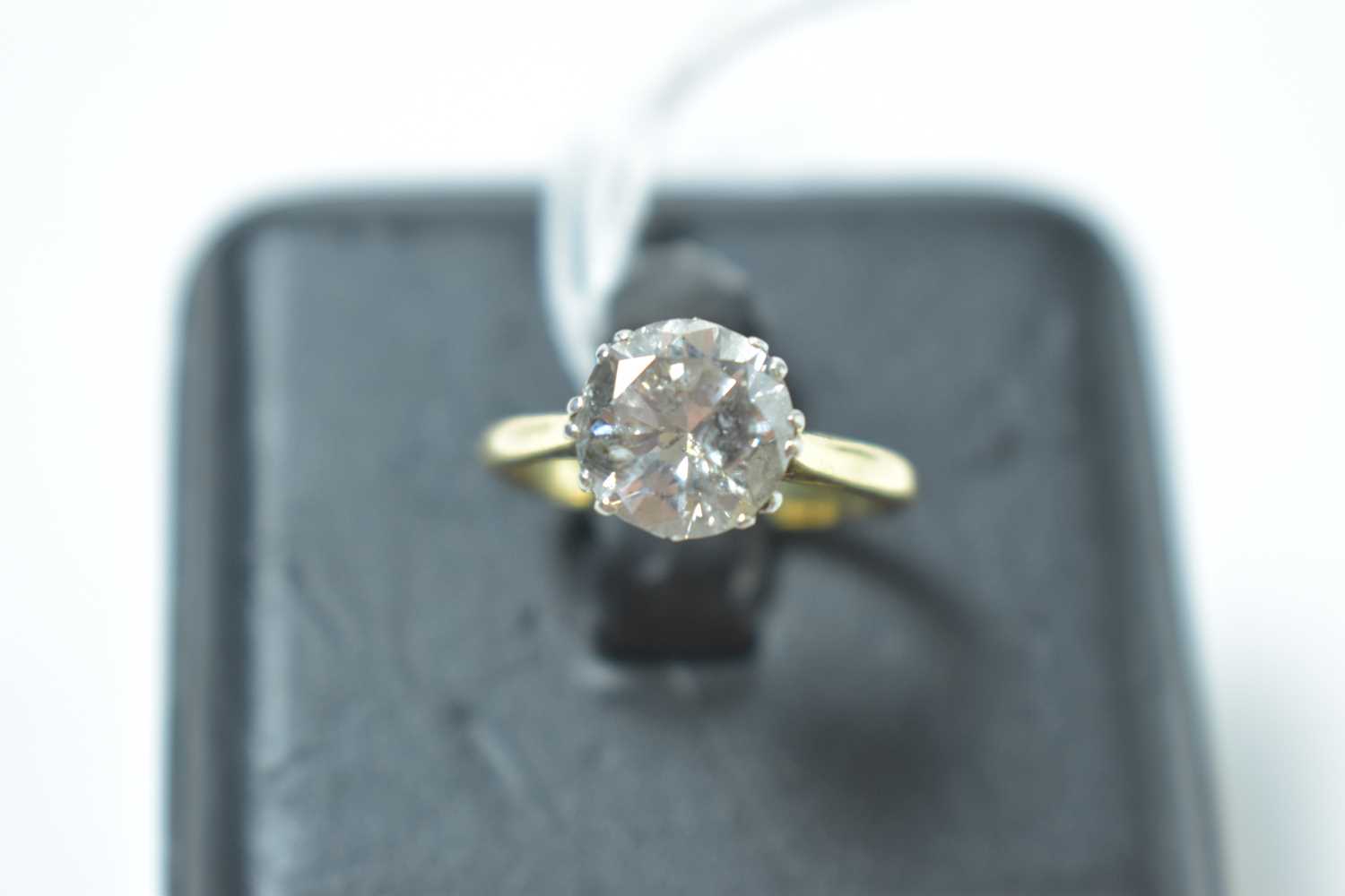 Lot 226 - A contemporary diamond solitaire ring of approximately 2ct.