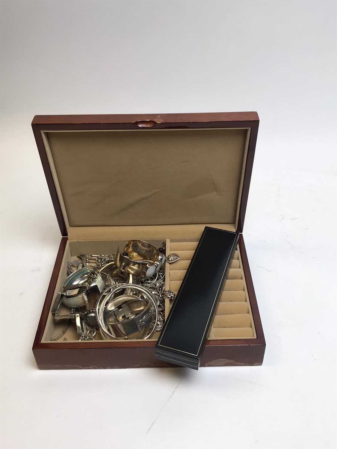 Lot 227 - A contemporary jewellery box containing a large quantity of contemporary silver jewellery.