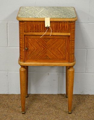 Lot 32 - An early 20th C tulipwood and marble-topped pot cupboard.