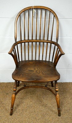 Lot 15 - A 20th Century elm Windsor chair.