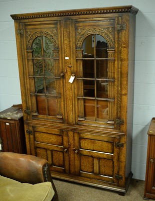 Lot 122 - A 20th Century oak bookcase.