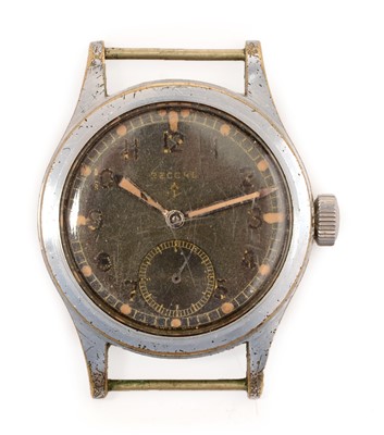 Lot 10 - A WWII military Record WWW wristwatch
