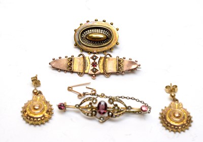 Lot 134 - Antique 9ct gold and yellow-metal jewellery.