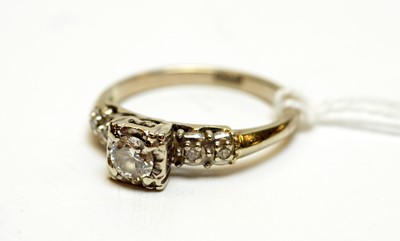 Lot 123 - A diamond solitaire ring.