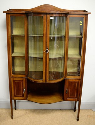 Lot 124 - An Edwardian mahogany display cabinet.