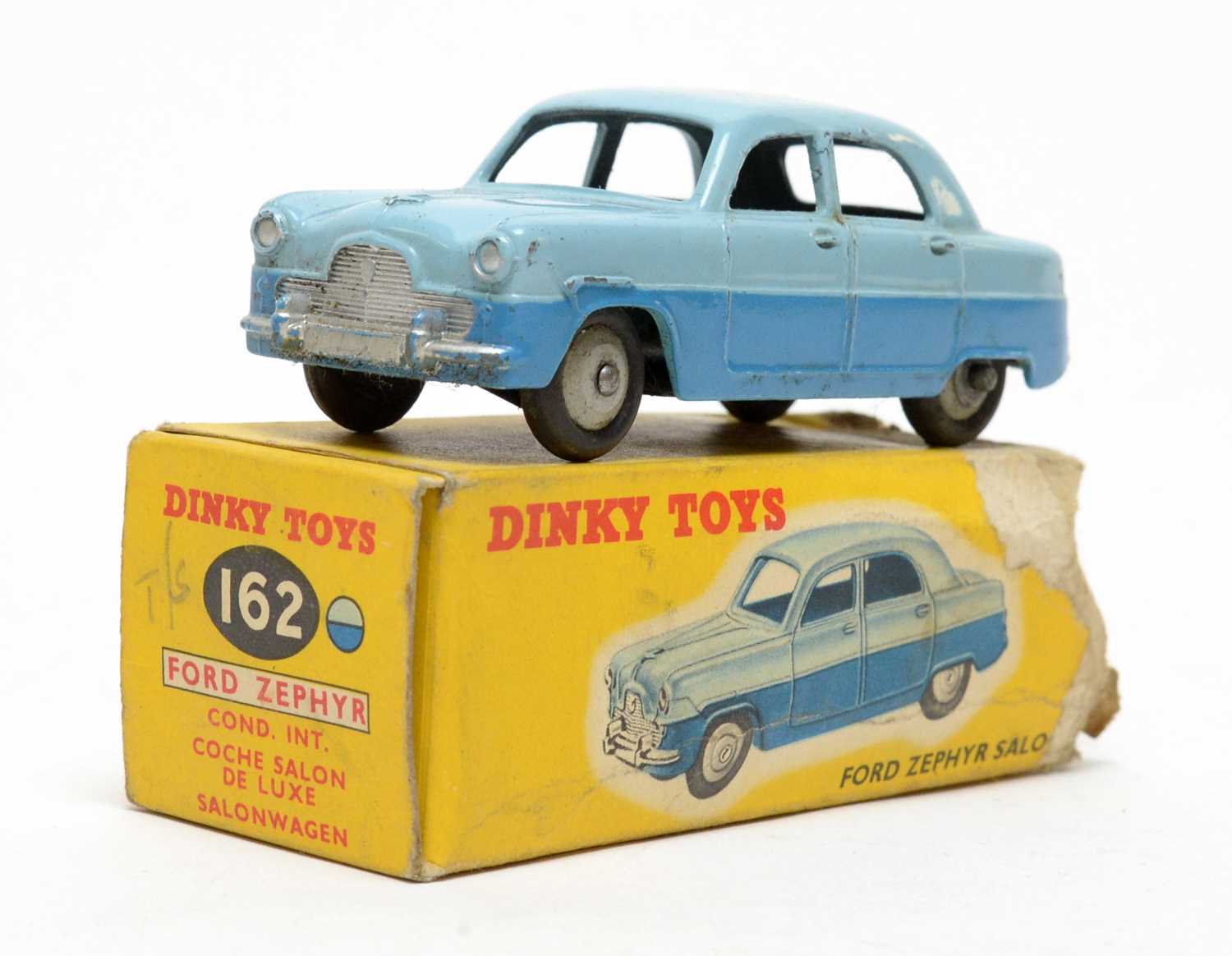 Lot 823 - Dinky Toys Ford Zephyr saloon