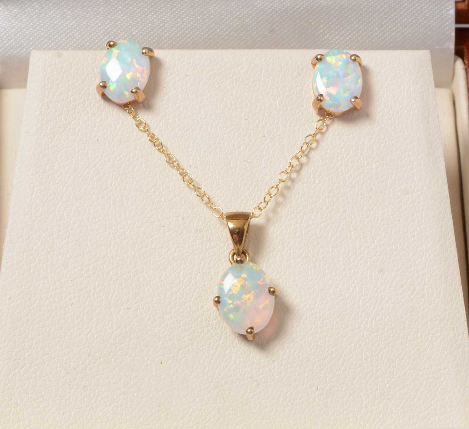 Lot 257 - An opal pendant necklace and earring set
