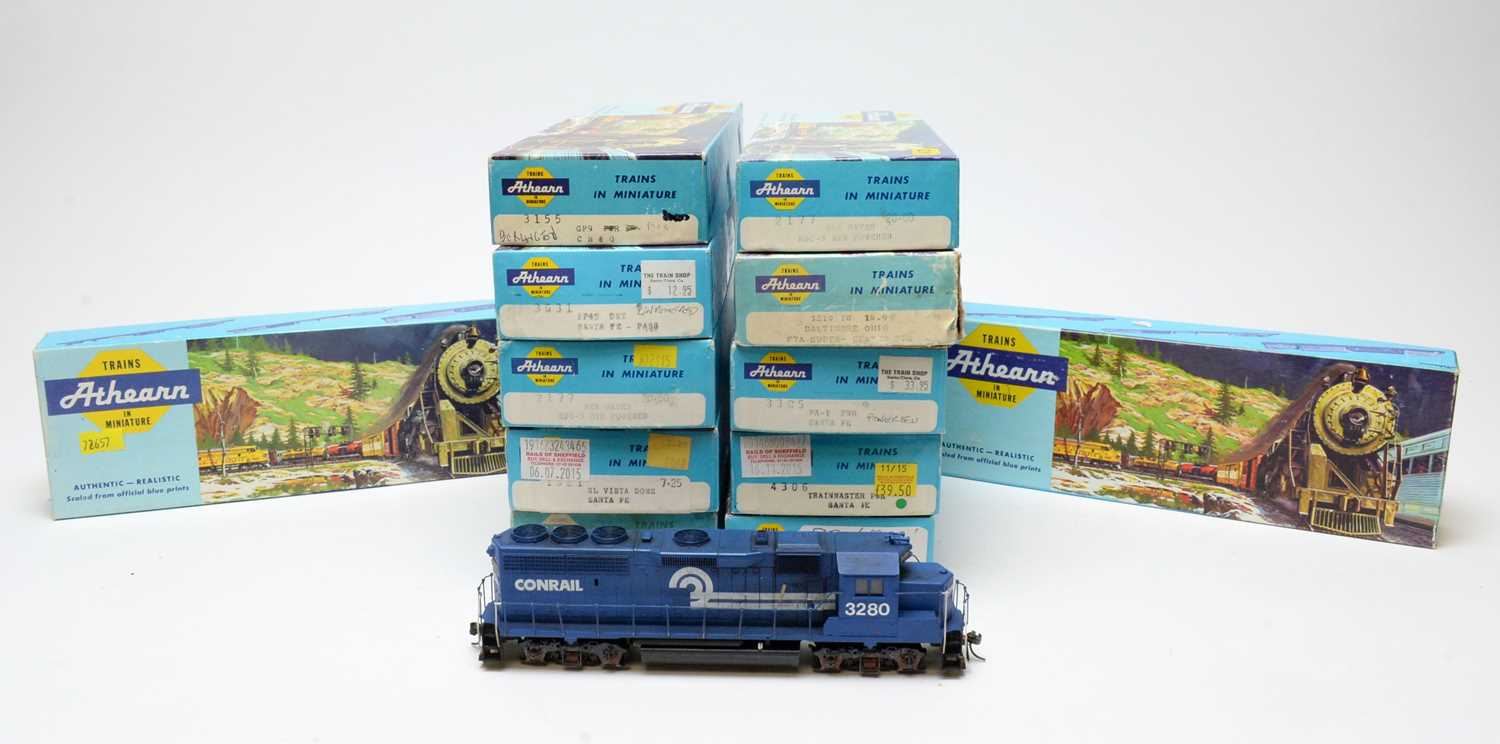 Lot 661 - Twelve boxed Athearn HO-gauge boxed trains.
