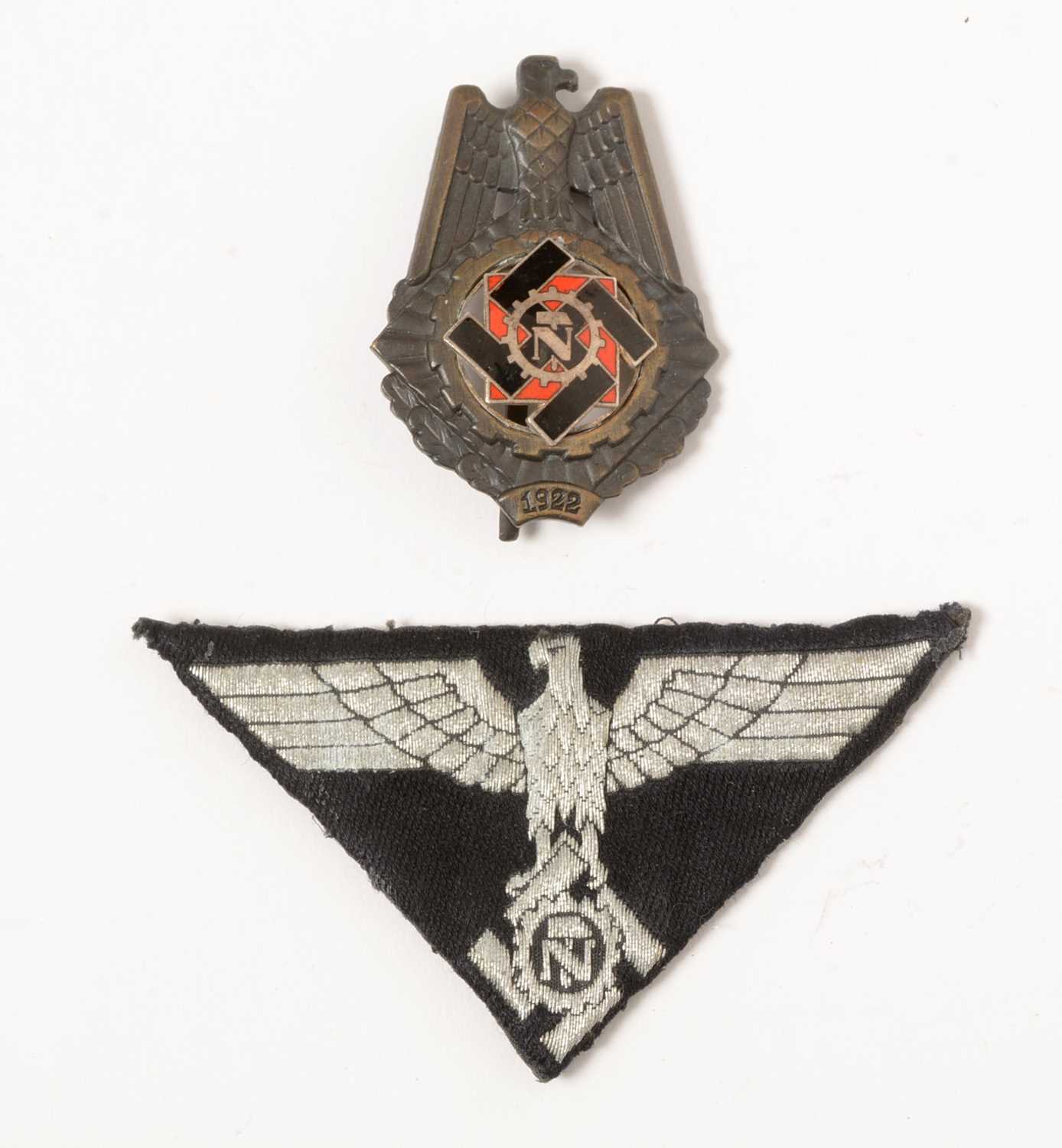 Lot 471 - WWII German 'TeNo' badge and patch