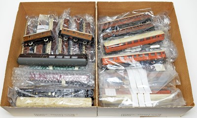 Lot 754 - Unboxed train carriages.