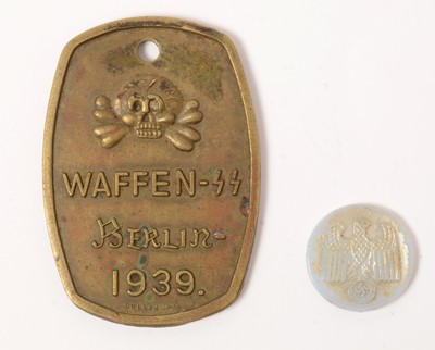 Lot 1171 - WWII Waffen-SS Inventory tag and button