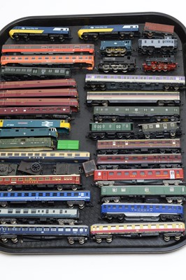 Lot 764 - Unboxed N-gauge trains, carriages and rolling stock; and a qty. of track.